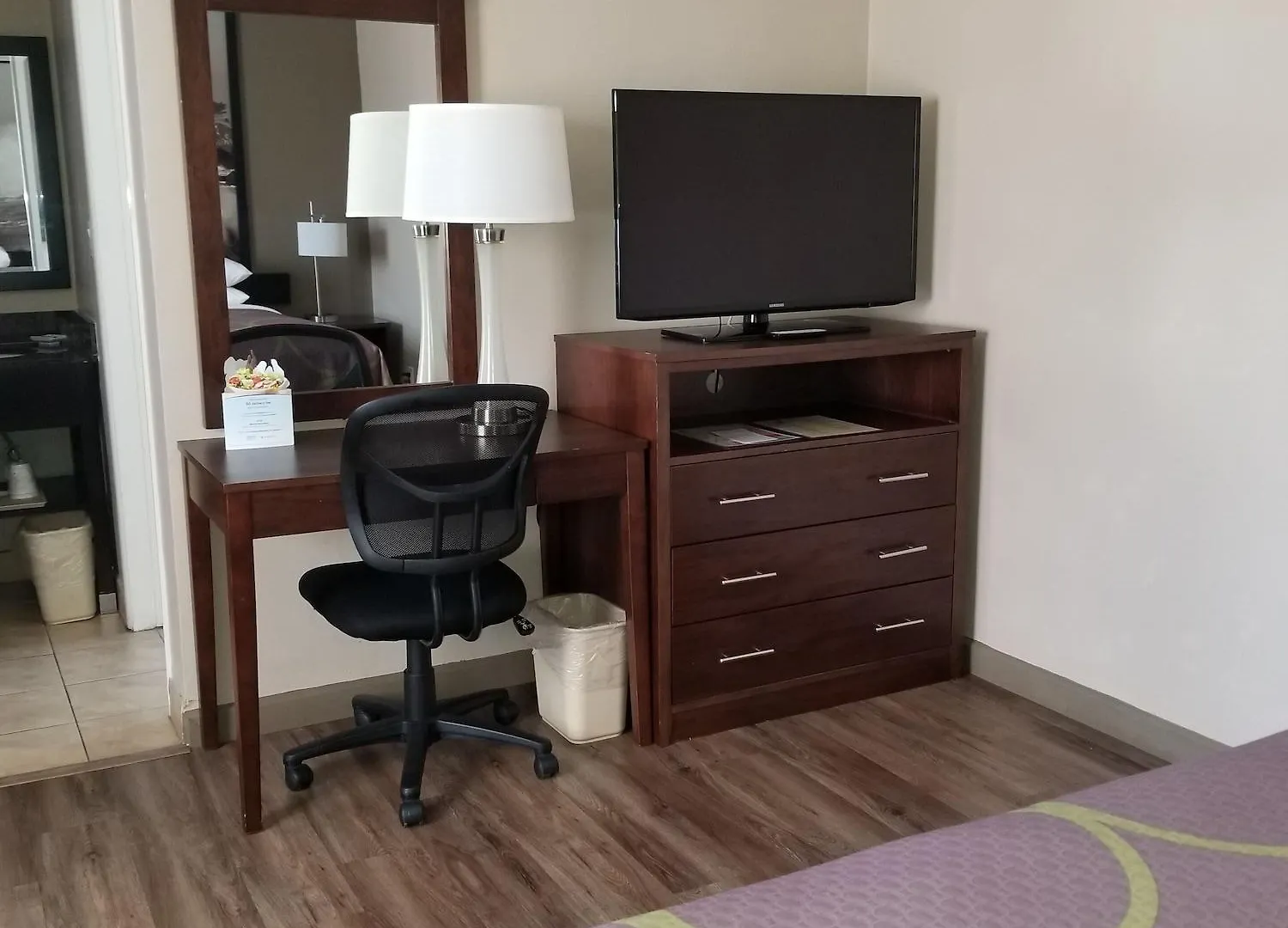Super 8 By Wyndham Los Angeles-Culver City Area