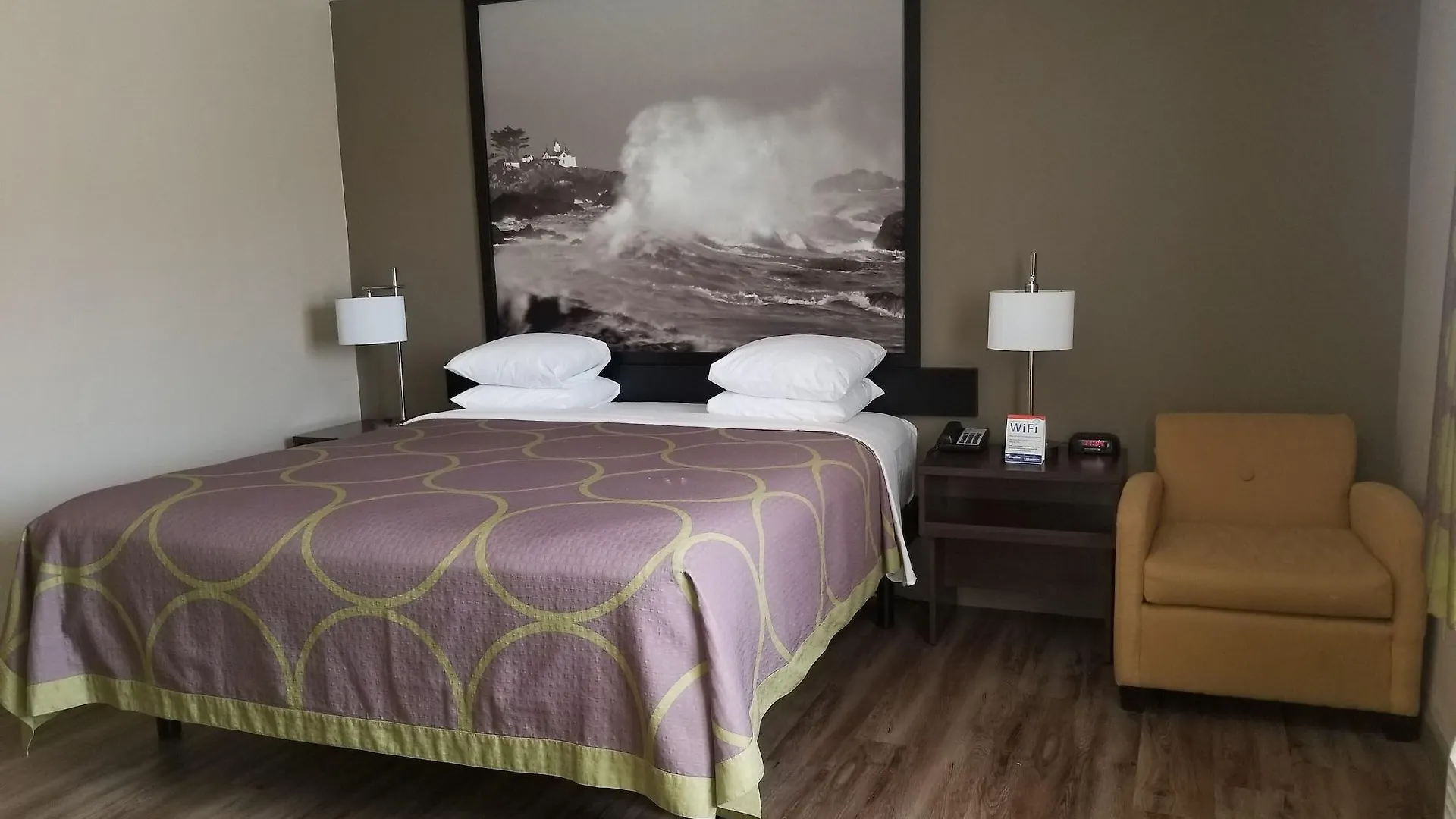 Super 8 By Wyndham Los Angeles-Culver City Area